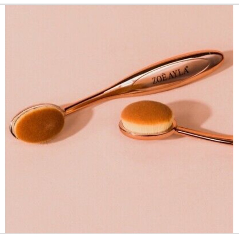 Zoë Ayla Oval Shaped Contour Brush